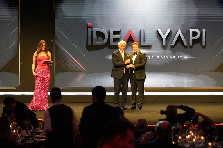Yusuf Sertkaya :  �deal Yap��daki Ba�ar�l� Yönetimi �Y�l�n En Ba�ar�l� Kentsel Dönü�üm Firmas�� Ödülünü Getirdi